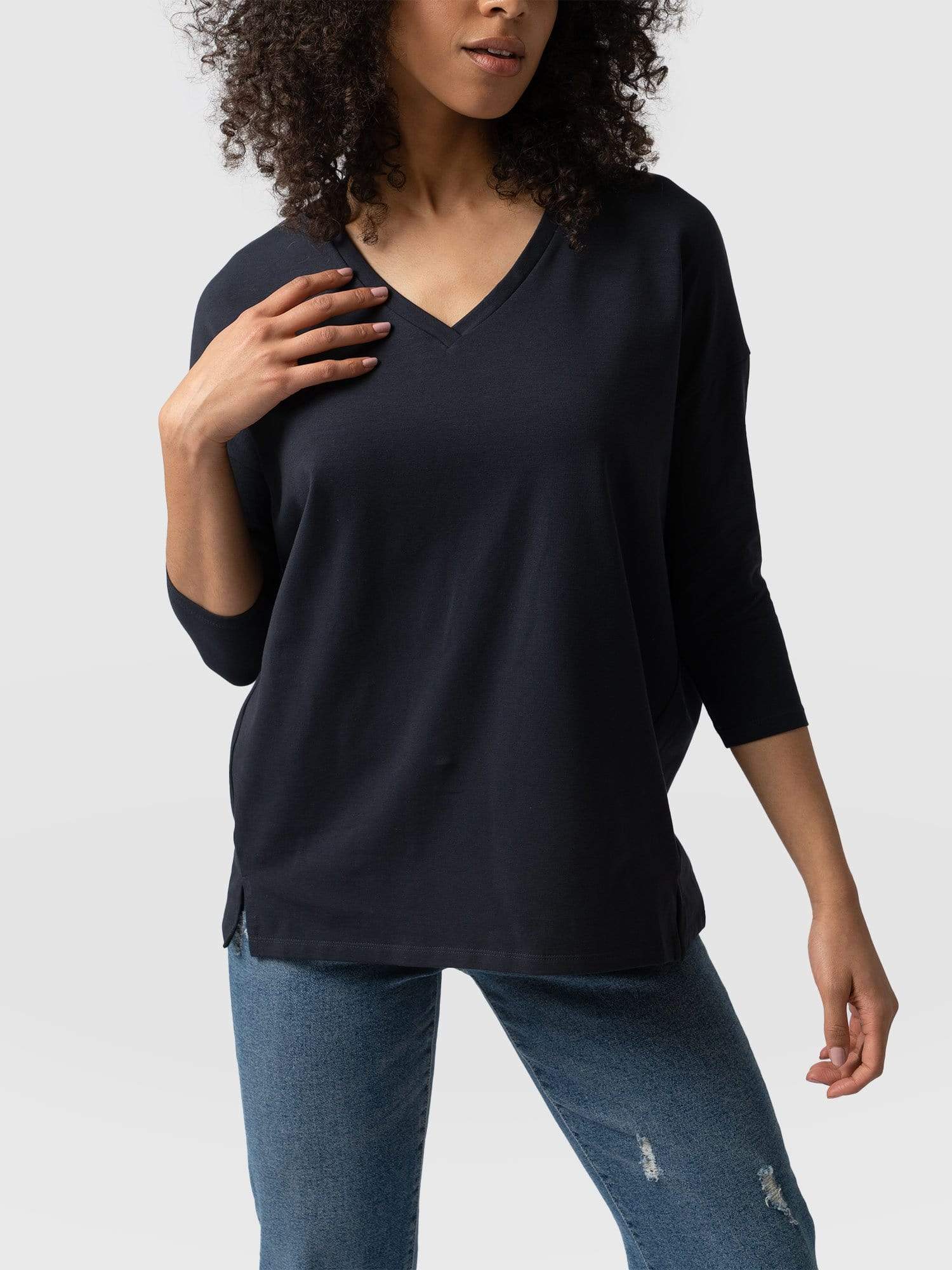V-Neck Tee Navy - Women's T-Shirts | Saint + Sofia® EU